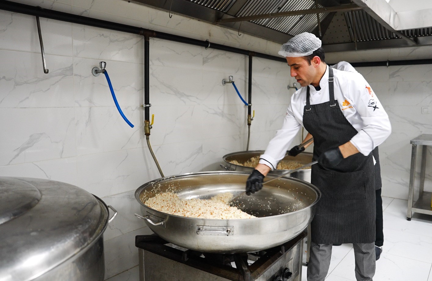 Sultanbeyli’de Ramazan dayanışması: İyilik mutfağı kapı kapı hizmet veriyor
Sultanbeyli’de Ramazan dayanışması: İyilik mutfağı kapı kapı hizmet veriyor