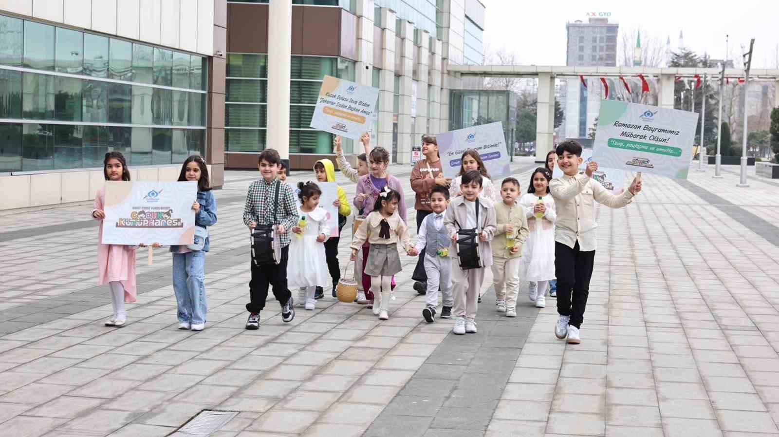 Sultangazi Belediyesi’nde çocuklardan bayram kutlaması
