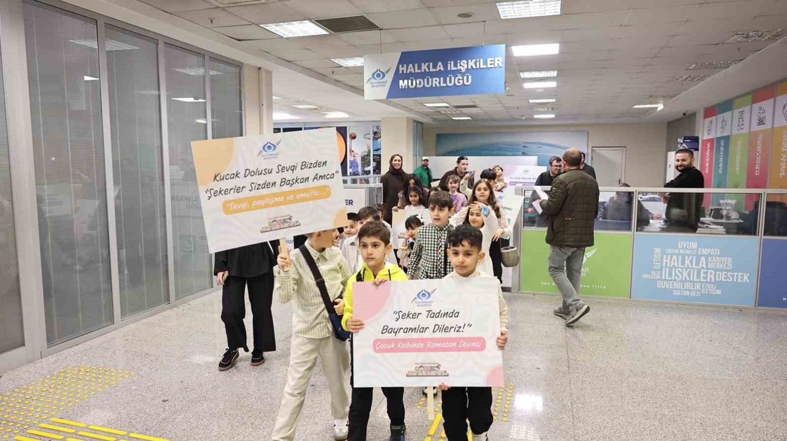 Sultangazi Belediyesi’nde çocuklardan bayram kutlaması
