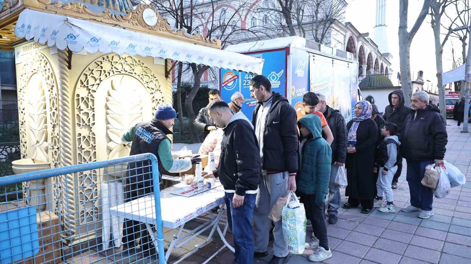Sultangazi Belediyesi’nden iftara yetişemeyenler için sıcak çorba ikramı
