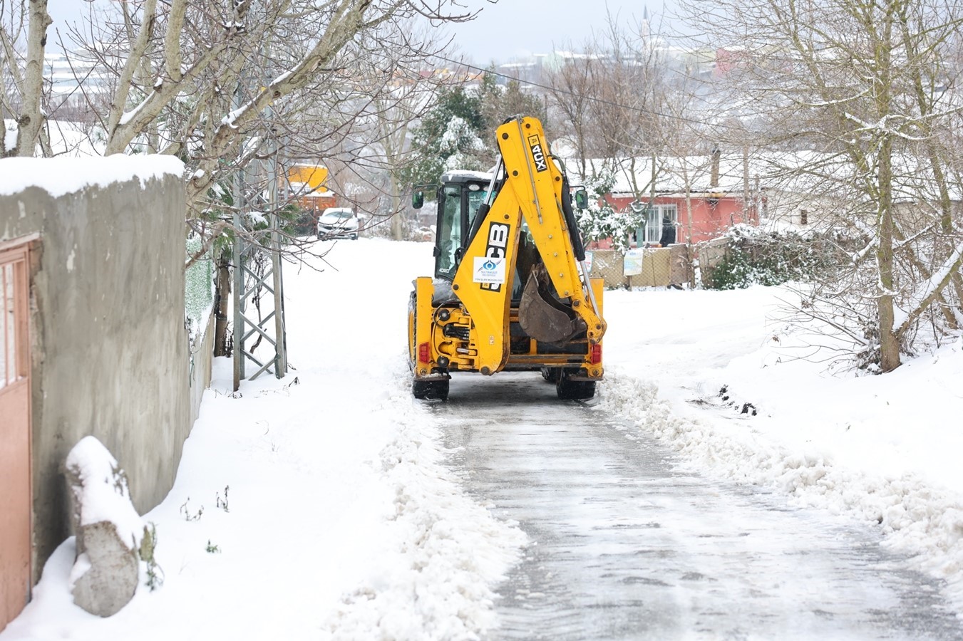 Sultangazi Belediyesi’nin kar mesaisi sürüyor
