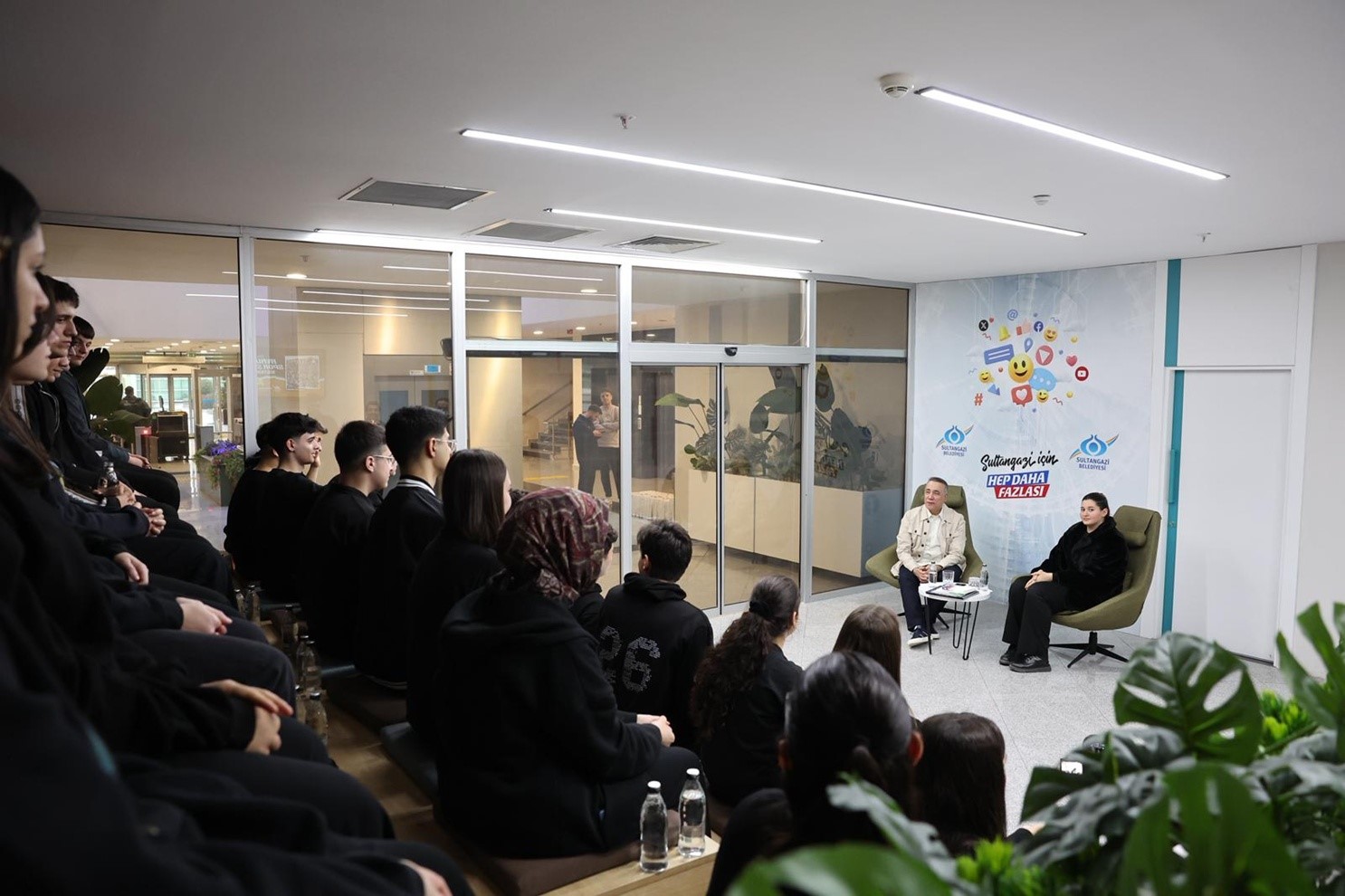 Sultangazi’de gençlik buluşmaları tam gaz devam
Sultangazi’de gençlik buluşmaları tam gaz devam