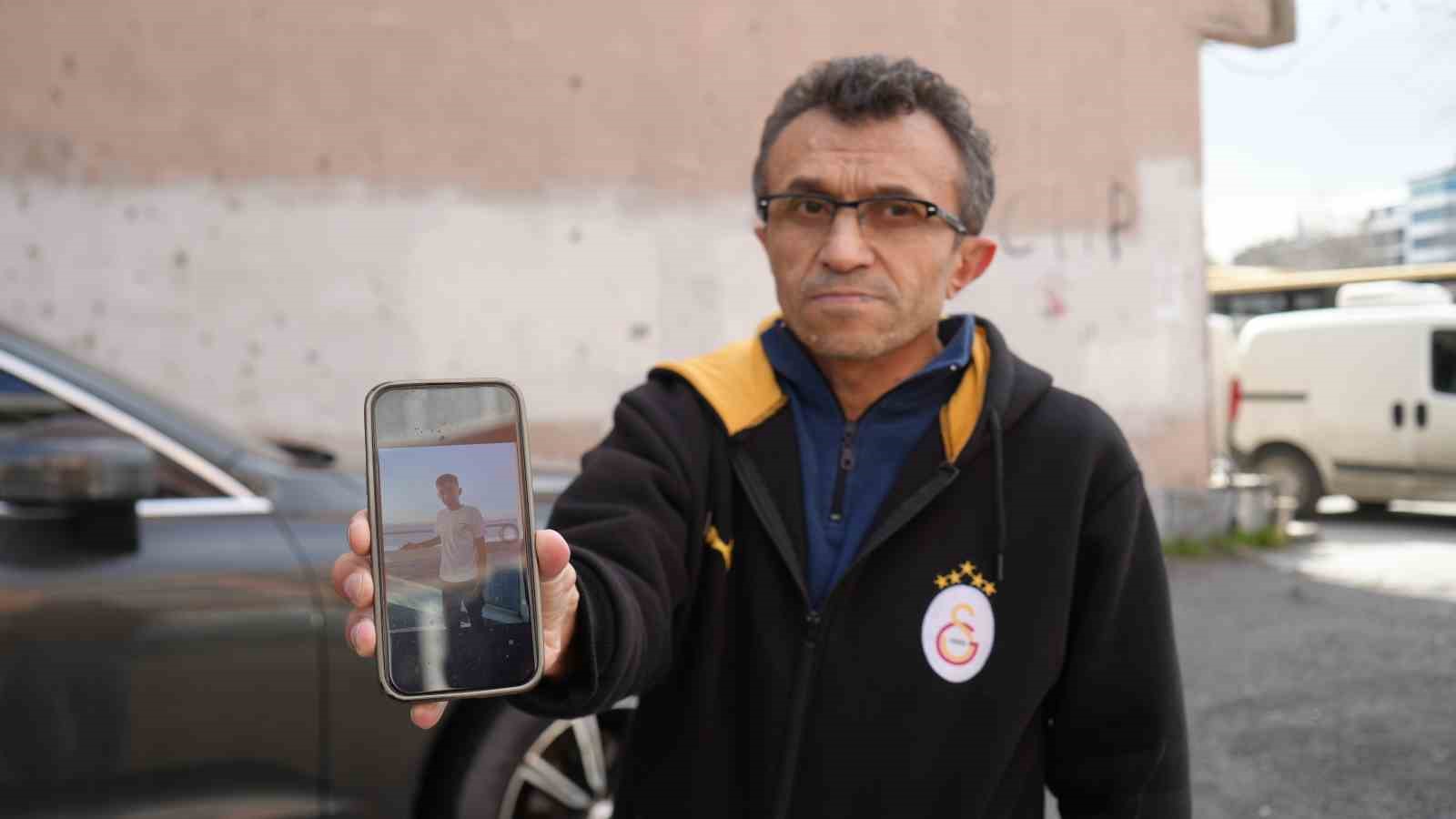 Sultangazi’de kaybolan 18 yaşındaki gençten günlerdir haber alınamıyor
Sultangazi’de kaybolan 18 yaşındaki gençten günlerdir haber alınamıyor