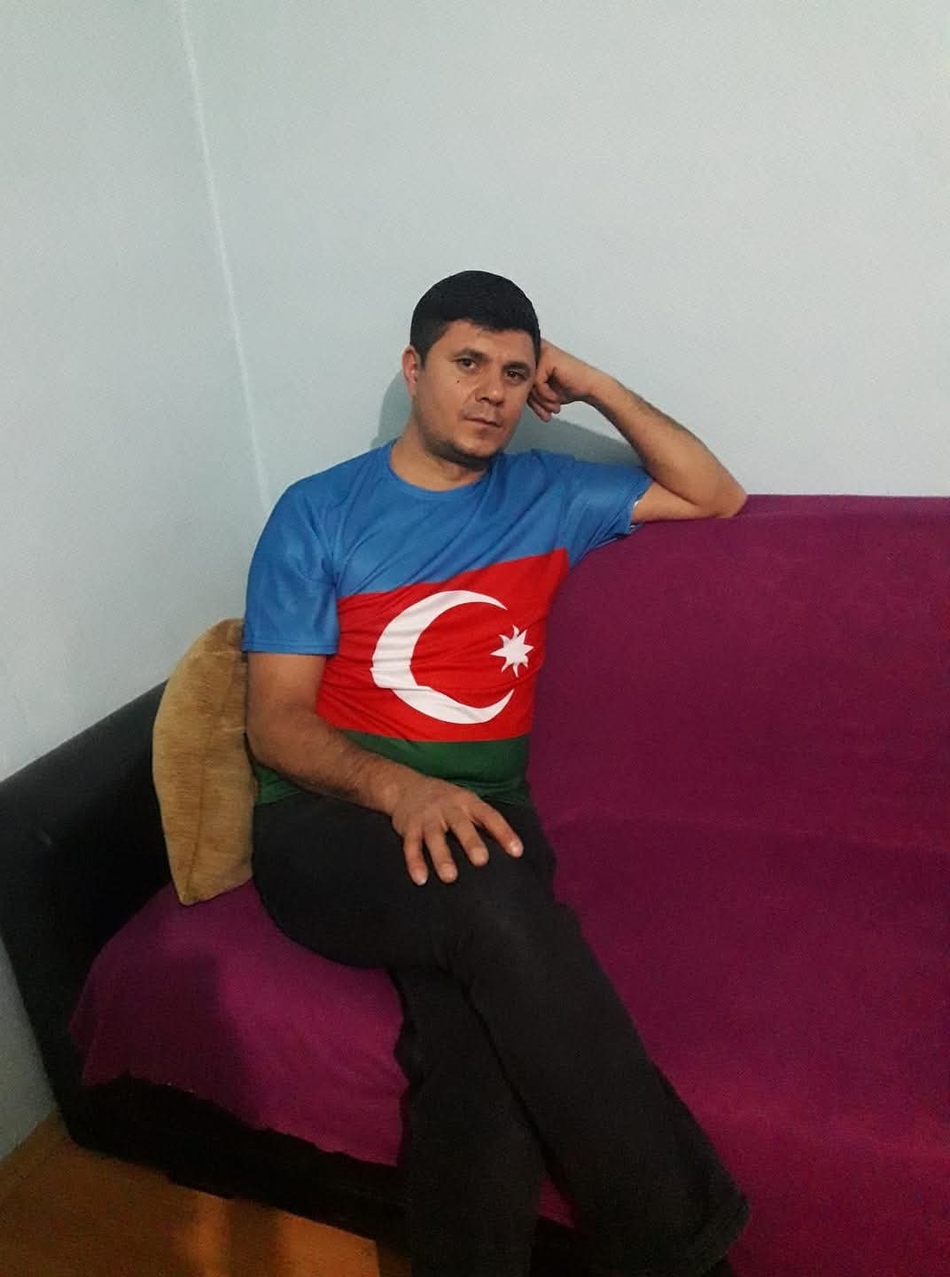 Sultangazi’de motosiklet yayaya çarptı: Kaza anı kamerada
