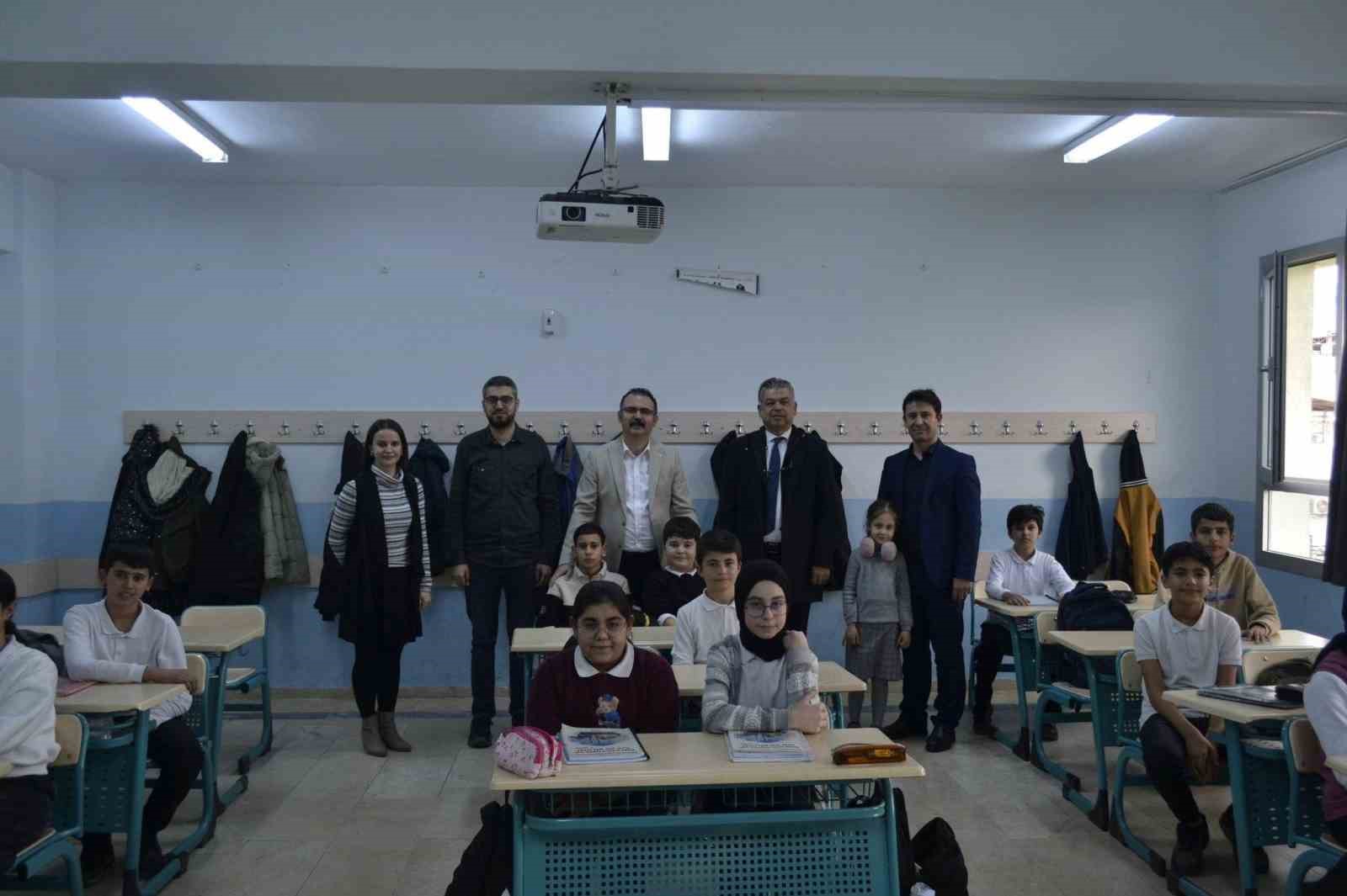 Sultanhisar Kaymakamı Ateş öğrencilerle buluştu
Sultanhisar Kaymakamı Ateş öğrencilerle buluştu