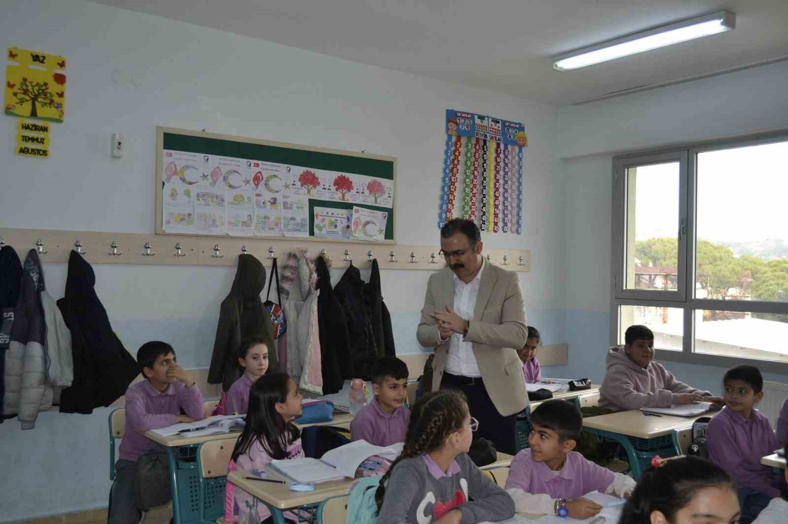 Sultanhisar Kaymakamı Ateş öğrencilerle buluştu
Sultanhisar Kaymakamı Ateş öğrencilerle buluştu