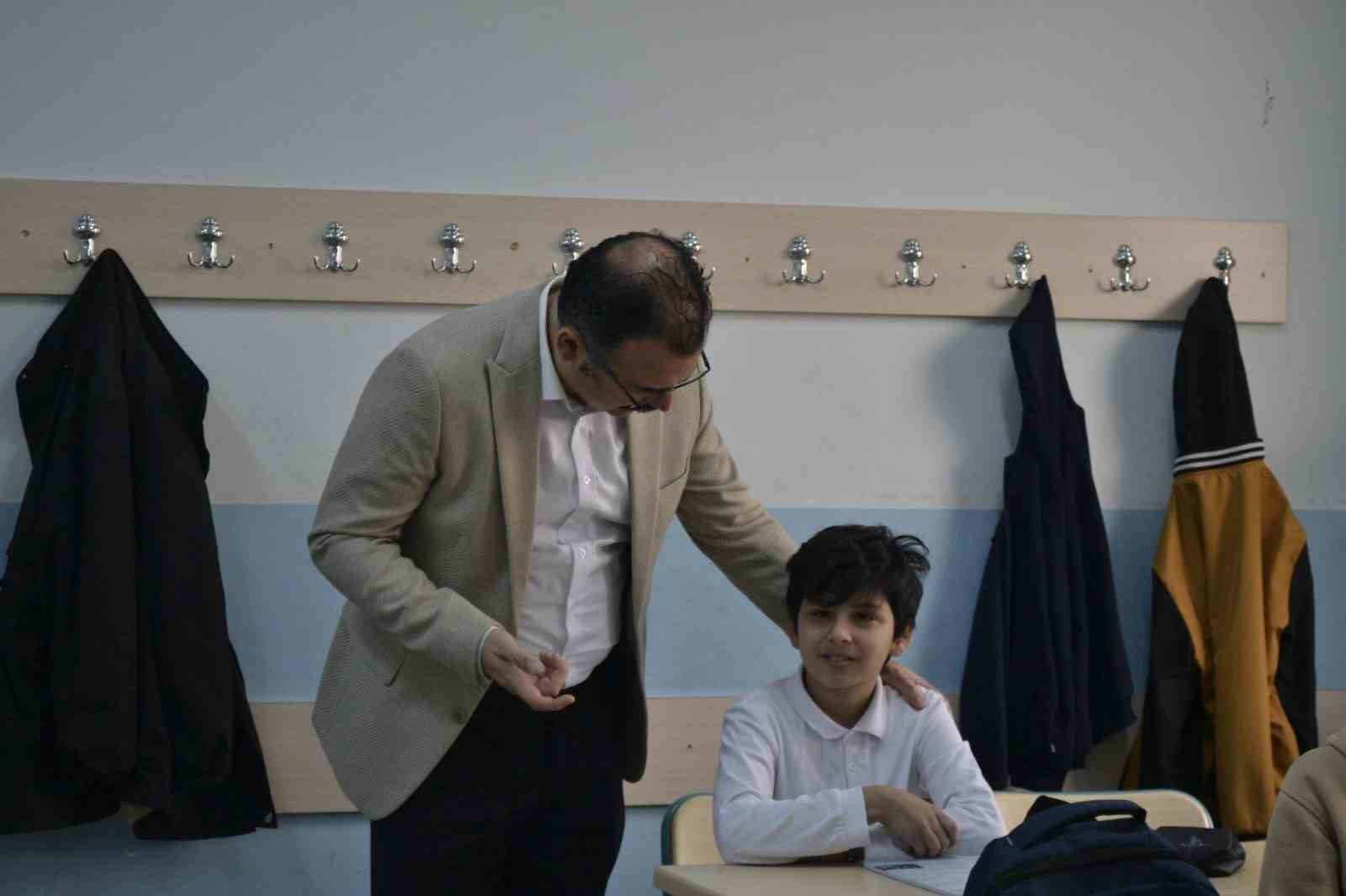 Sultanhisar Kaymakamı Ateş öğrencilerle buluştu
Sultanhisar Kaymakamı Ateş öğrencilerle buluştu