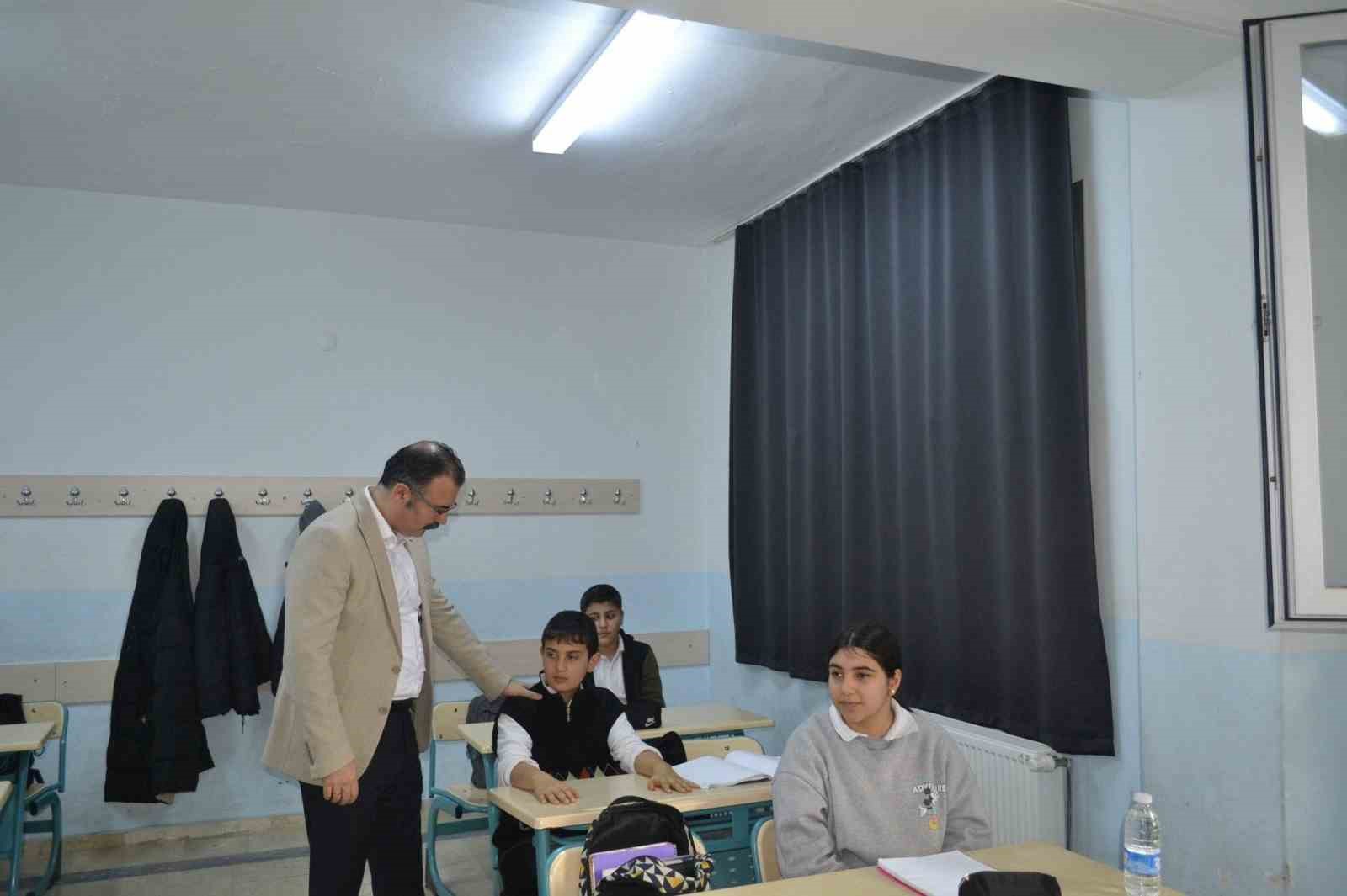 Sultanhisar Kaymakamı Ateş öğrencilerle buluştu
Sultanhisar Kaymakamı Ateş öğrencilerle buluştu