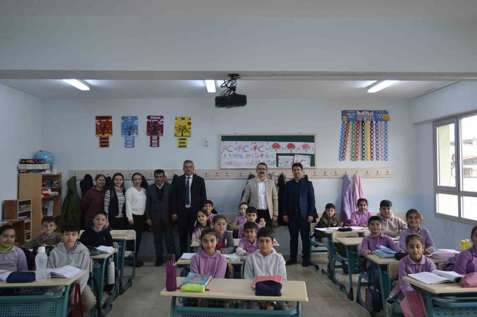 Sultanhisar Kaymakamı Ateş öğrencilerle buluştu
Sultanhisar Kaymakamı Ateş öğrencilerle buluştu