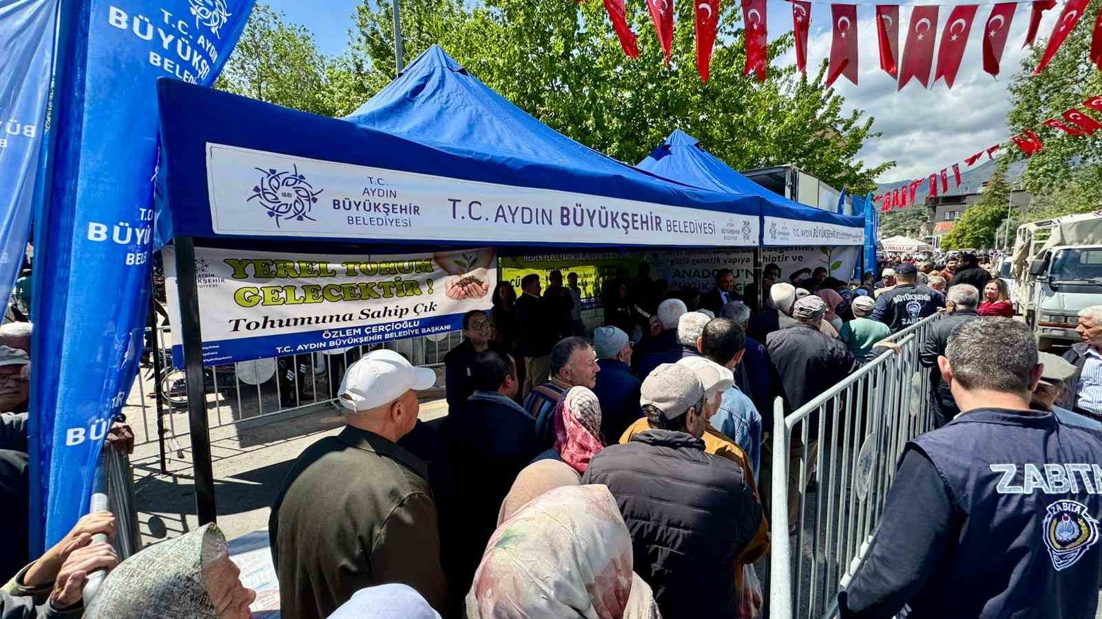 Sultanhisar ve Buharkent’te binlerce fide vatandaşlarla buluştu
