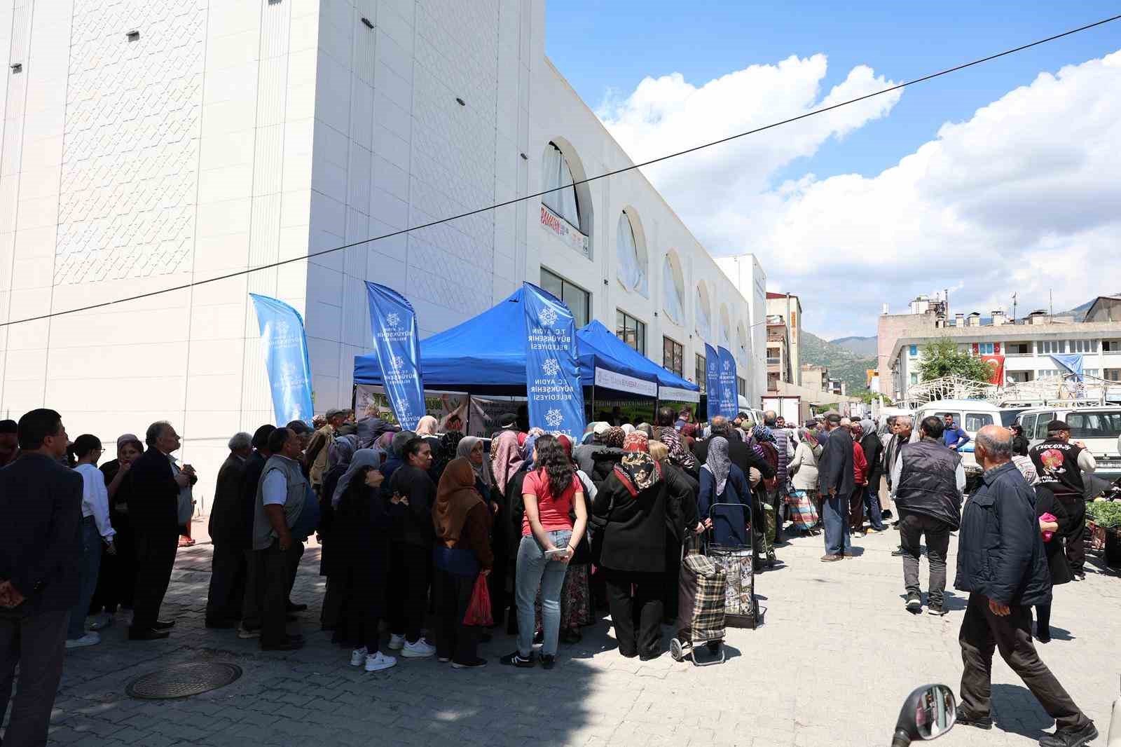 Sultanhisar ve Buharkent’te binlerce fide vatandaşlarla buluştu
