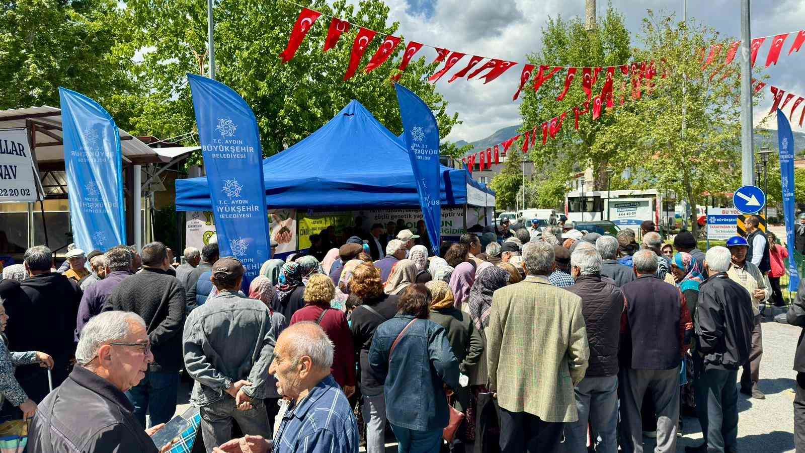 Sultanhisar ve Buharkent’te binlerce fide vatandaşlarla buluştu
