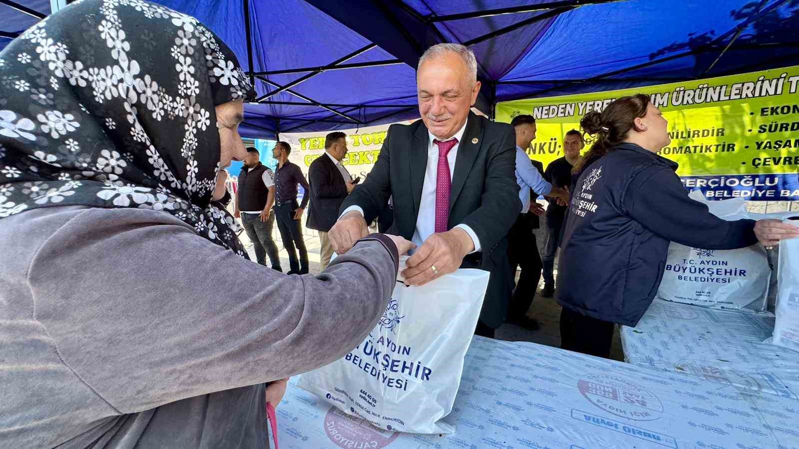 Sultanhisar ve Buharkent’te binlerce fide vatandaşlarla buluştu
