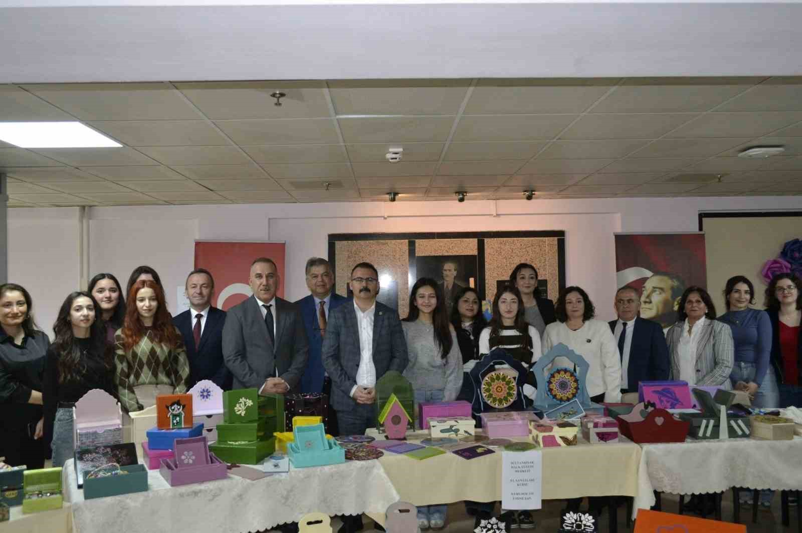 Sultanhisar’da el emeği göz nuru eserler sergilendi
