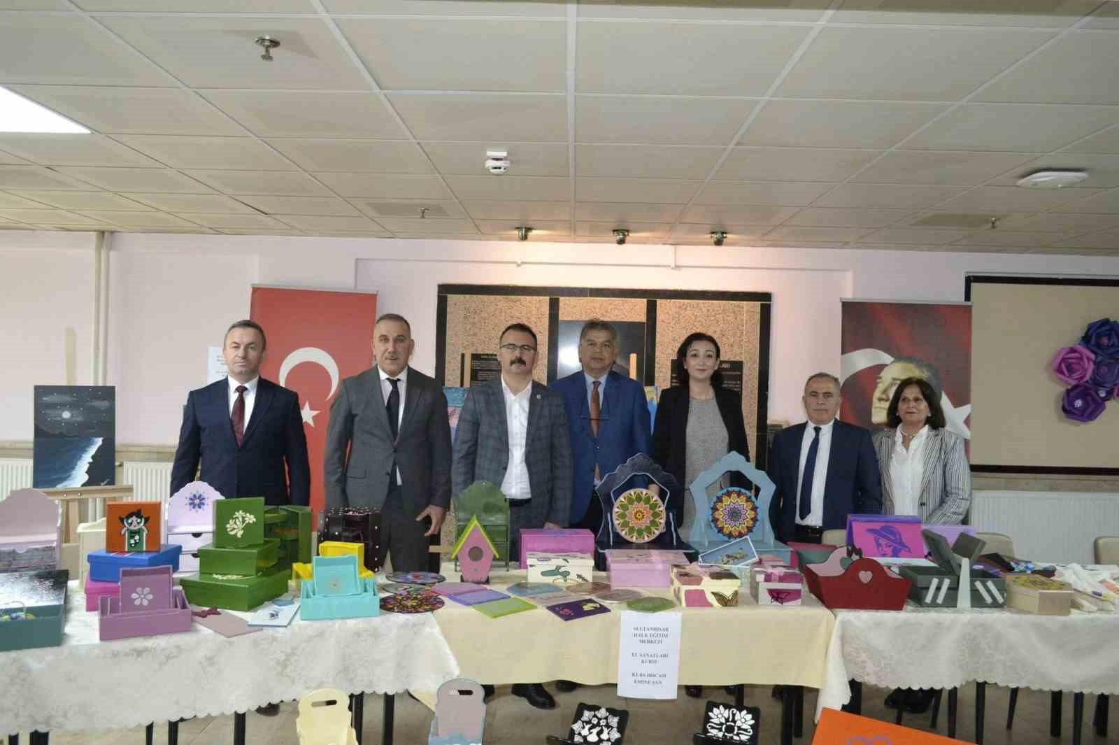 Sultanhisar’da el emeği göz nuru eserler sergilendi
