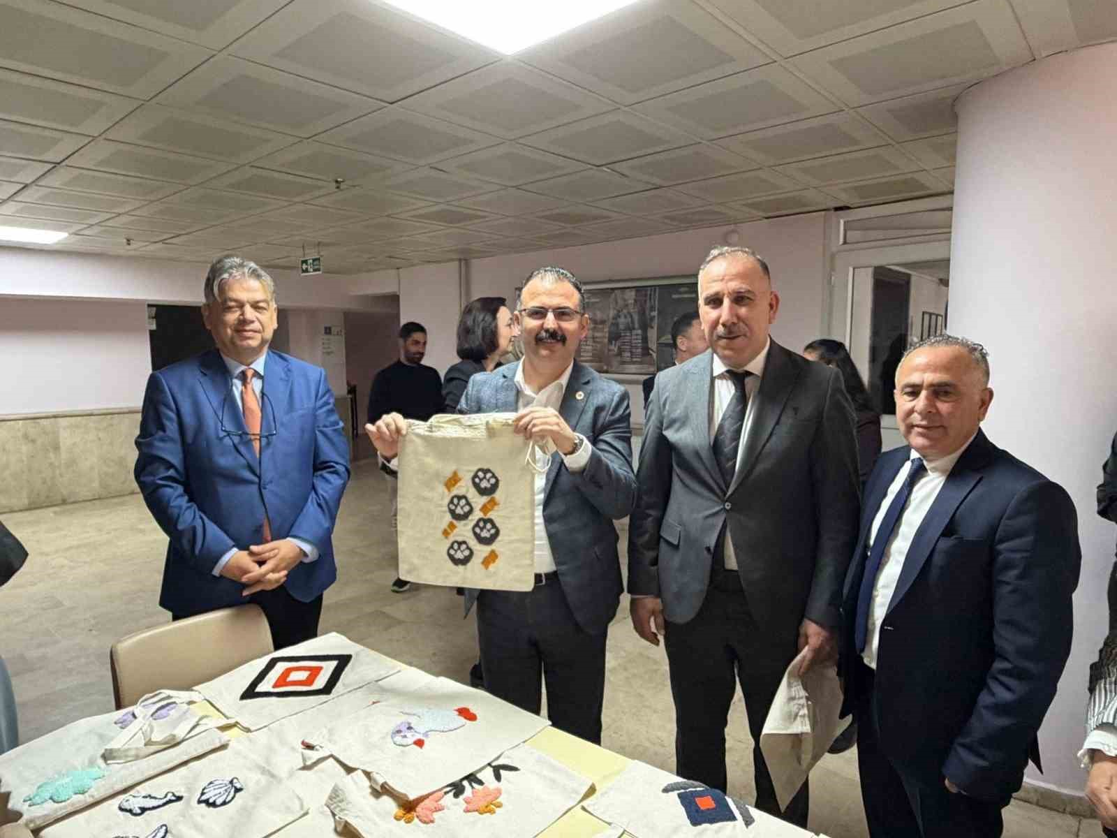 Sultanhisar’da el emeği göz nuru eserler sergilendi
