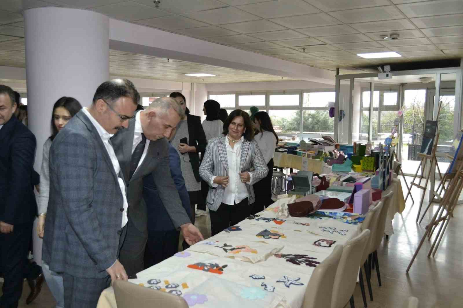 Sultanhisar’da el emeği göz nuru eserler sergilendi
