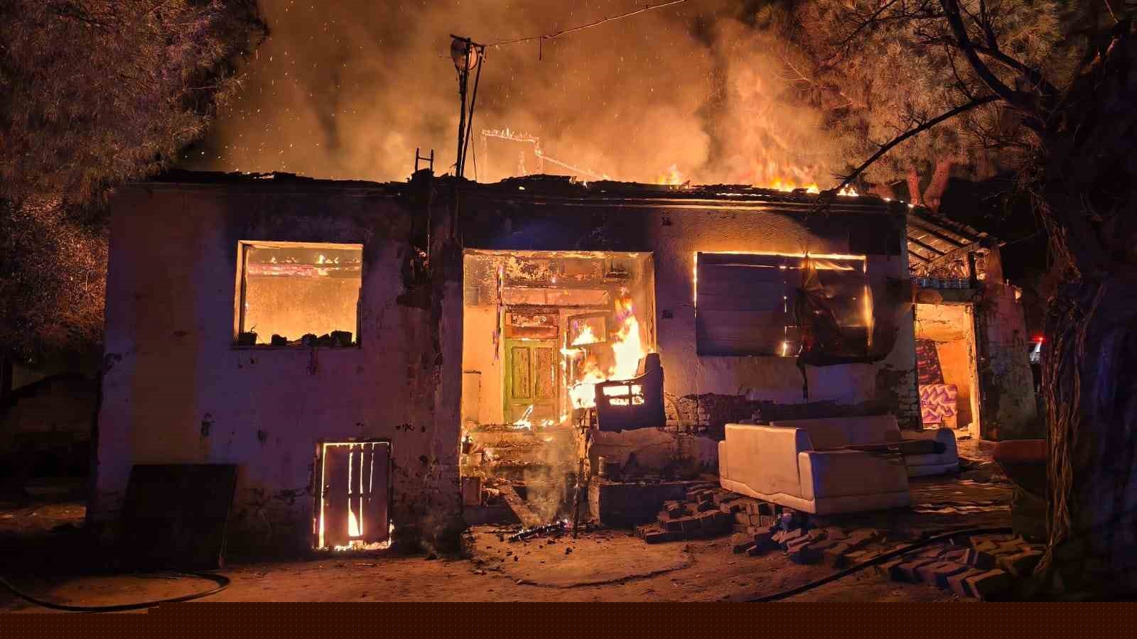 Sultanhisar’da müstakil ev alevlere teslim oldu
