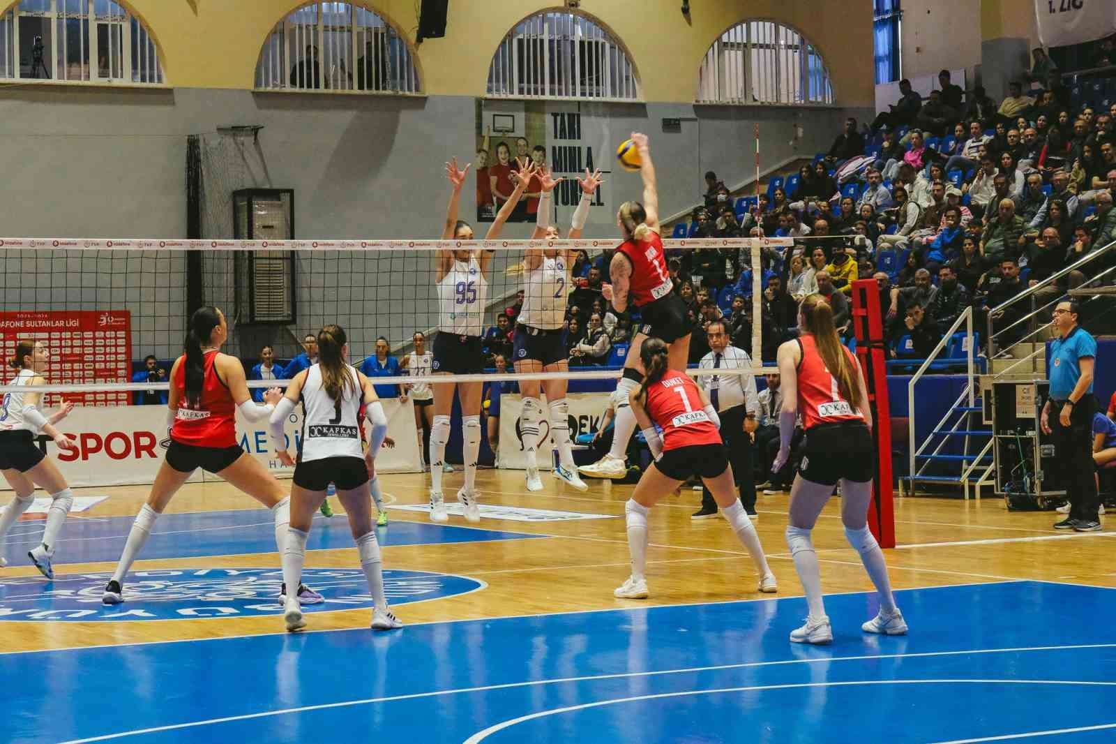 Sultanlar Ligi: Aydın Büyükşehir Belediyespor: 2 - Beşiktaş: 3
