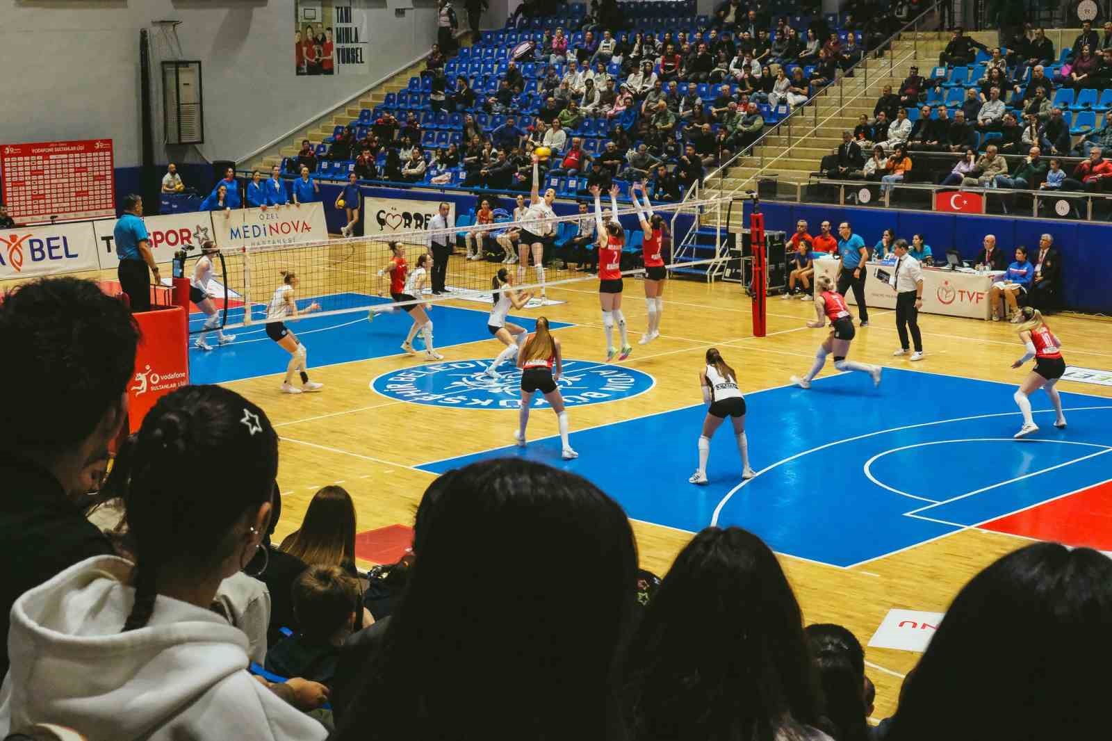 Sultanlar Ligi: Aydın Büyükşehir Belediyespor: 2 - Beşiktaş: 3
