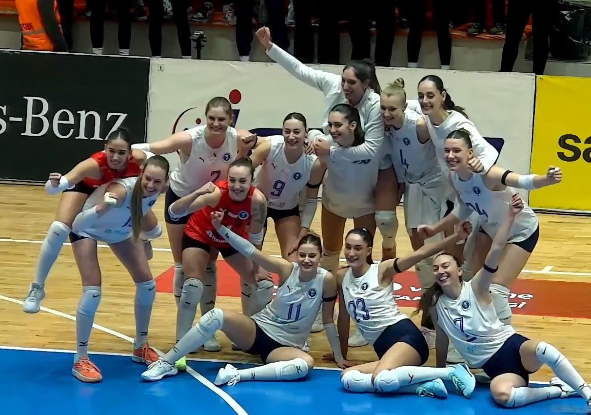 Sultanlar Ligi: Aydın Büyükşehir Belediyespor: 3 - İlbank: 2
