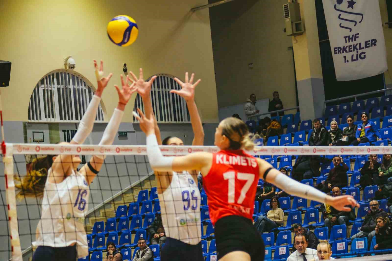 Sultanlar Ligi: Aydın Büyükşehir Belediyespor: 3 - İlbank: 2
