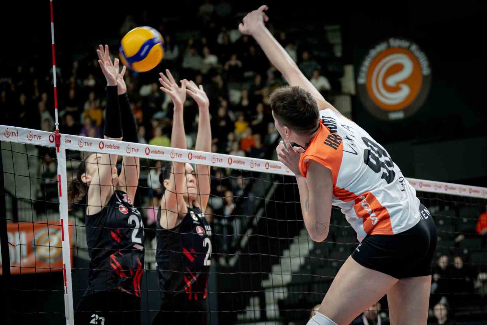 Sultanlar Ligi: Eczacıbaşı Dynavit: 3 - THY: 0
