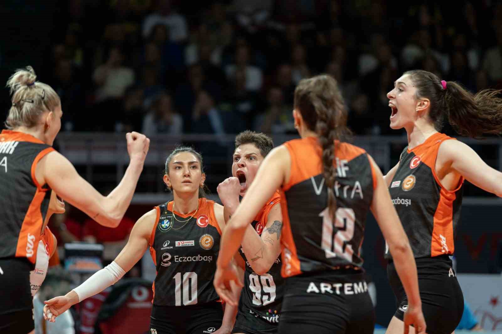 Sultanlar Ligi: Fenerbahçe Medicana: 3 - Eczacıbaşı Dynavit: 1
