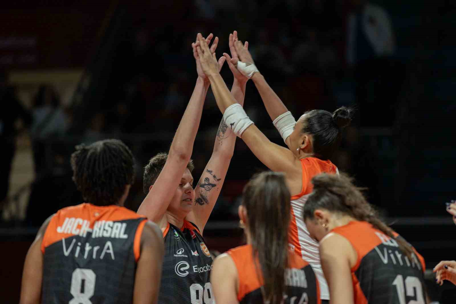 Sultanlar Ligi: Fenerbahçe Medicana: 3 - Eczacıbaşı Dynavit: 1
