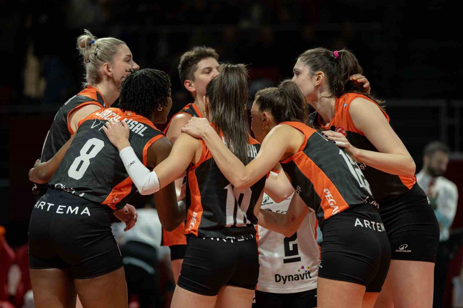 Sultanlar Ligi: Fenerbahçe Medicana: 3 - Eczacıbaşı Dynavit: 1
