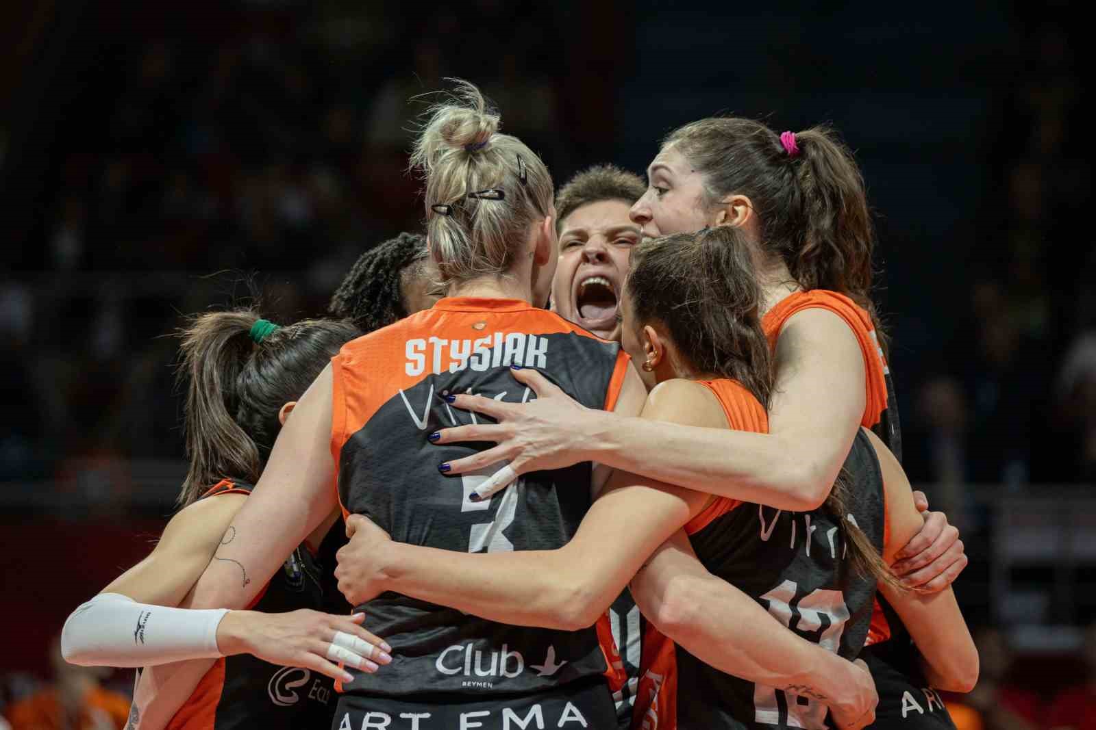 Sultanlar Ligi: Fenerbahçe Medicana: 3 - Eczacıbaşı Dynavit: 1
