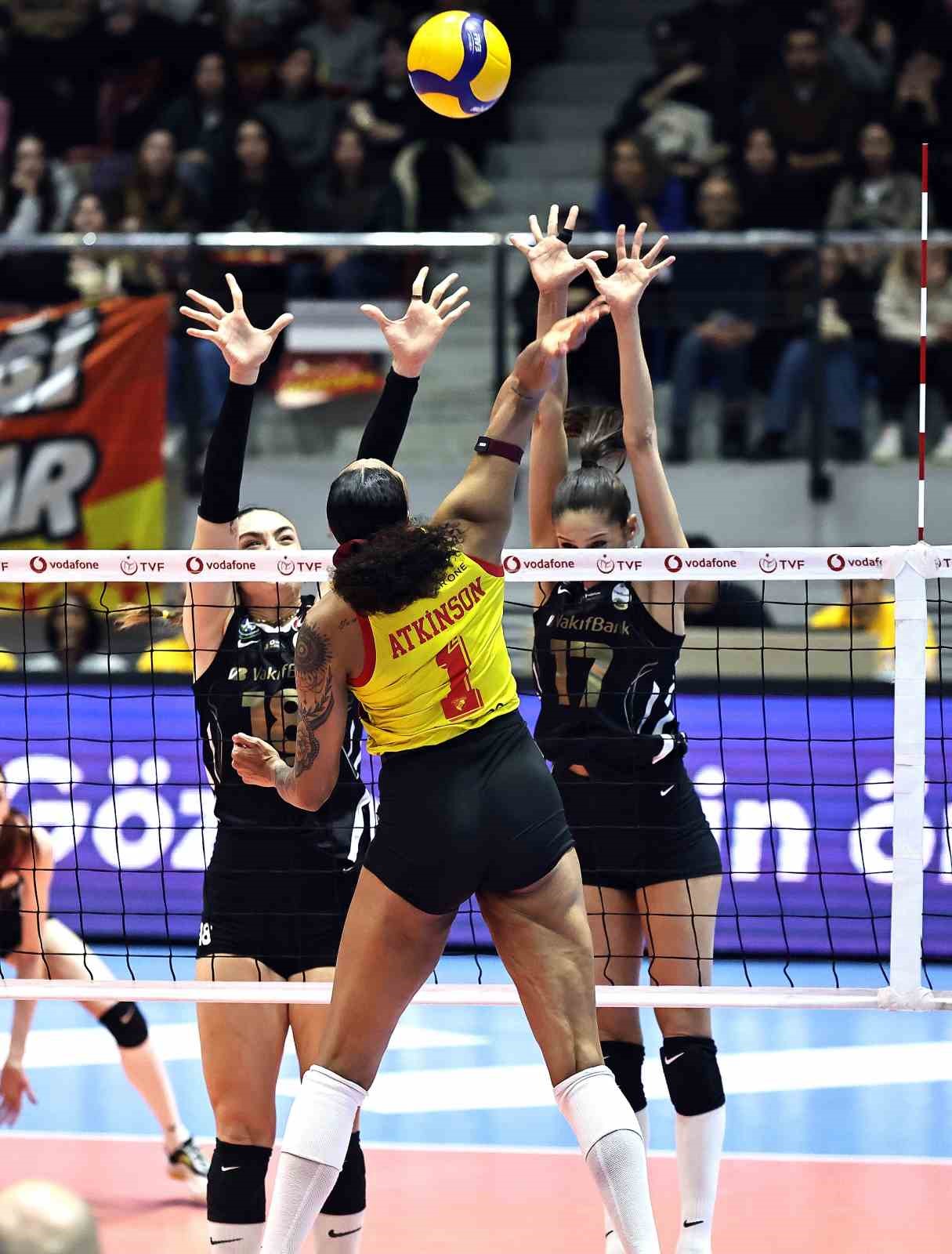 Sultanlar Ligi: Göztepe Voleybol: 1- V. Bank: 3
