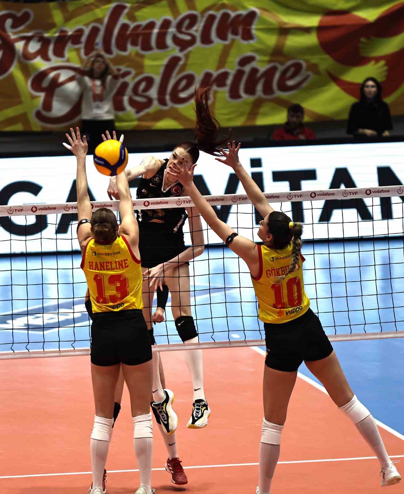 Sultanlar Ligi: Göztepe Voleybol: 1- V. Bank: 3
