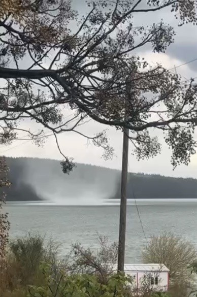 Sumbas’ta baraj üzerinde oluşan hortum kameraya yansıdı
