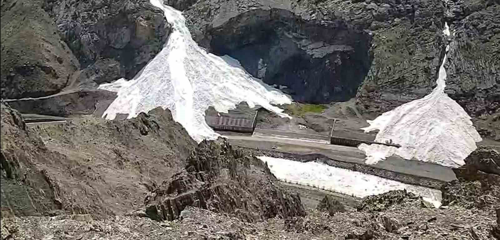 Sümbül Dağı’nda peş peşe çığ düştü

