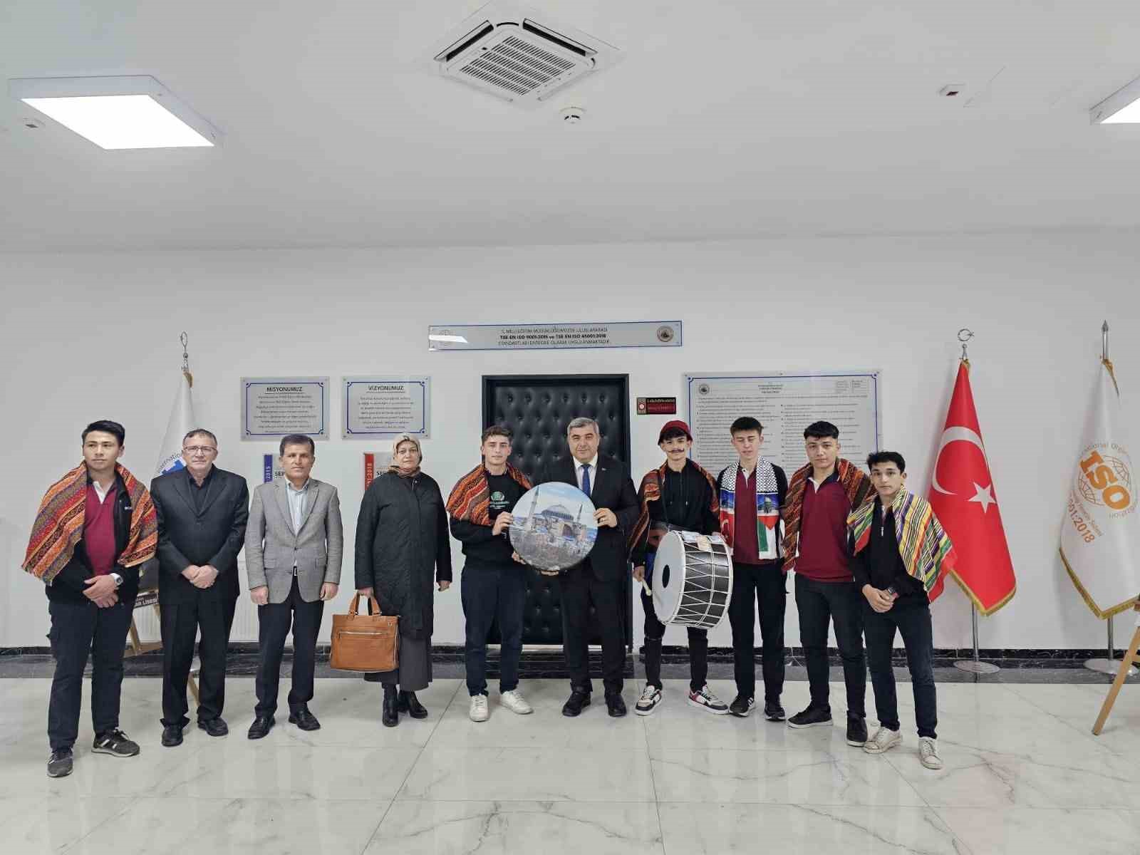 Sünnetci’ye öğrencilerden Ramazan ziyareti
