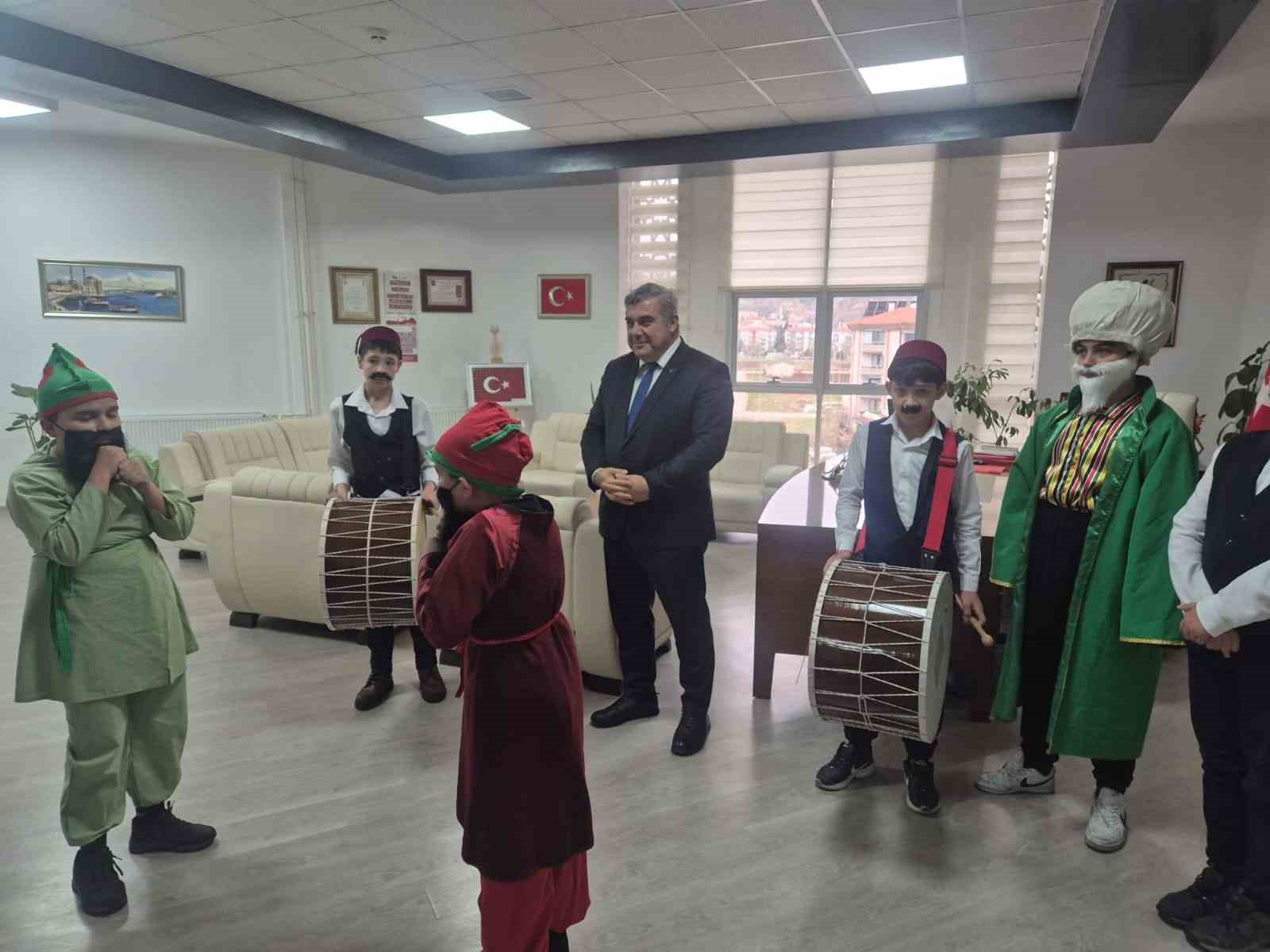 Sünnetci’ye öğrencilerden Ramazan ziyareti
