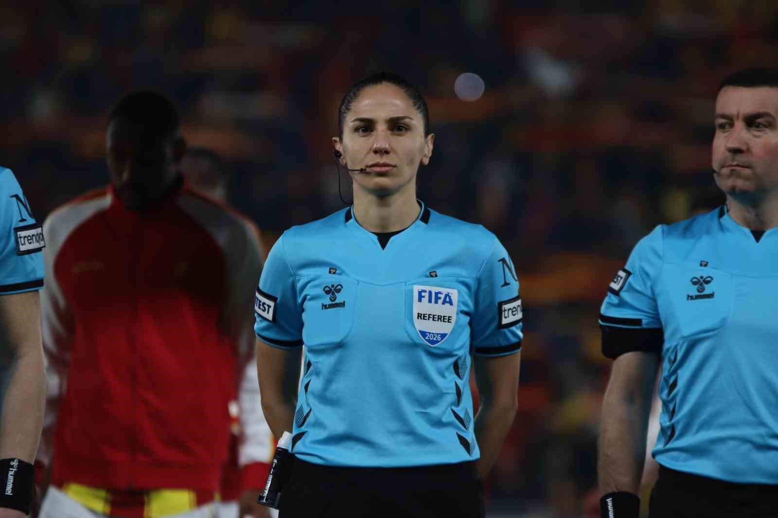 Süper Lig’de 22 yıl sonra kadın hakem düdük çaldı
