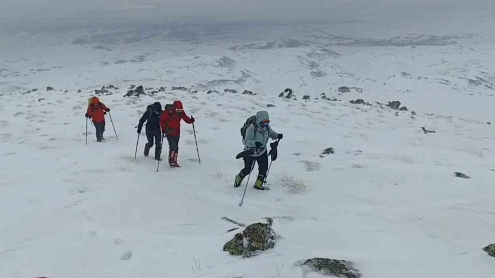 Süphan Dağı tırmanışı hava muhalefetine takıldı
