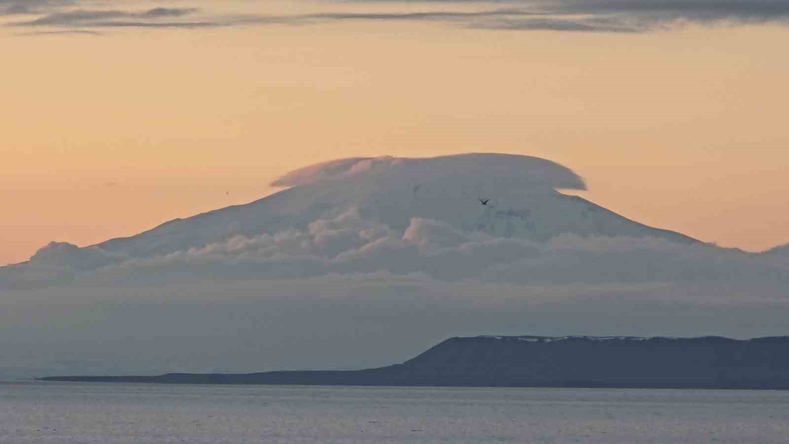 Süphan Dağı zirvesindeki bulut denizi mest etti
