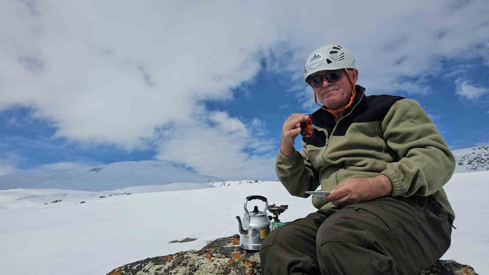 Süphan Dağı’nda doğa yürüyüşü ve kahve keyfi
