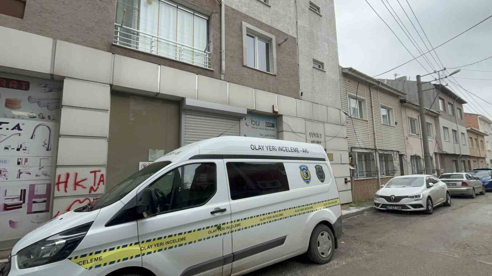 Şüpheli şekilde ölen kadının camdan atlayan kocası: "Sahurda balık yiyip ayran içmiştik ondan zehirlenmiş olabilir"
