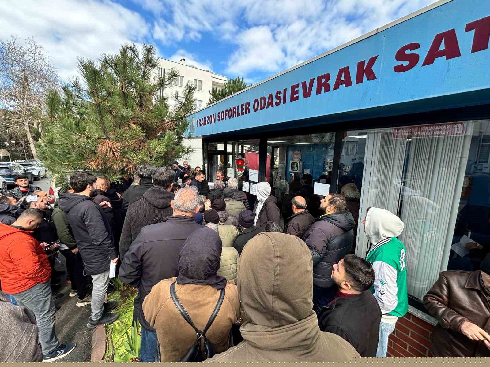 Süre uzatıldı ama yoğunluk bitmedi: Trabzon’da 10 bin adet APP plaka değiştirildi
