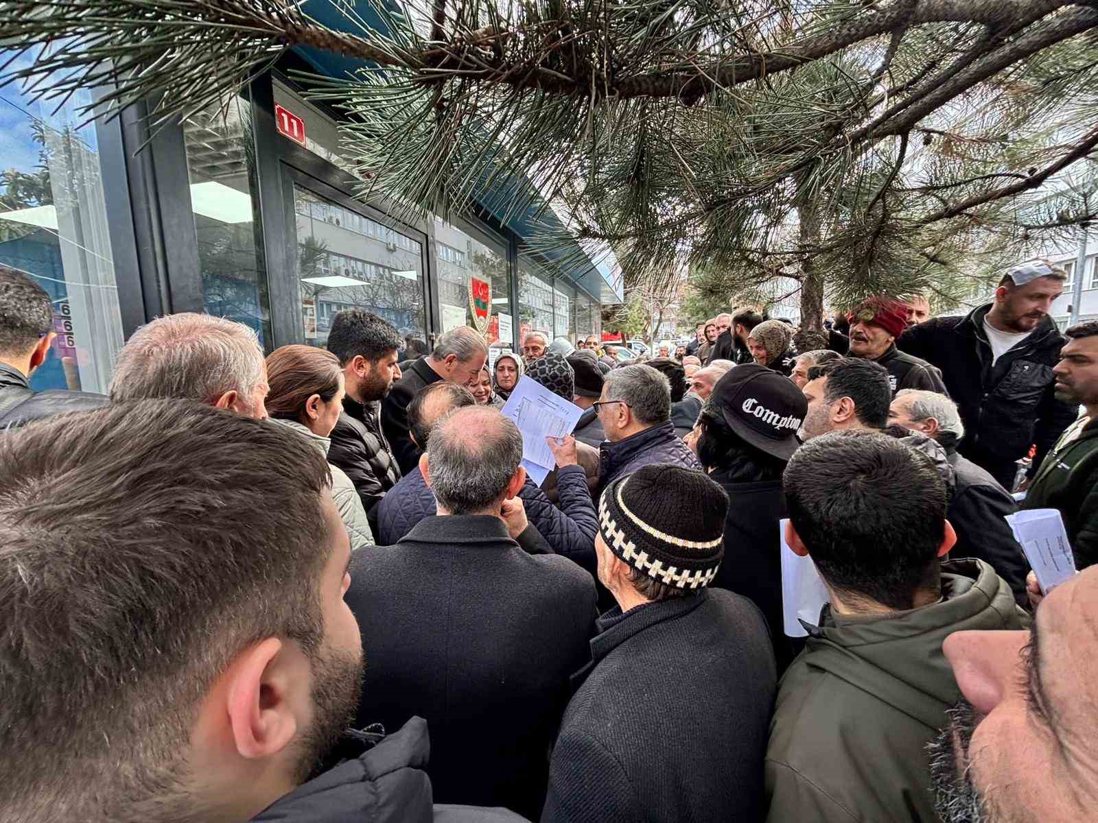 Süre uzatıldı ama yoğunluk bitmedi: Trabzon’da 10 bin adet APP plaka değiştirildi
