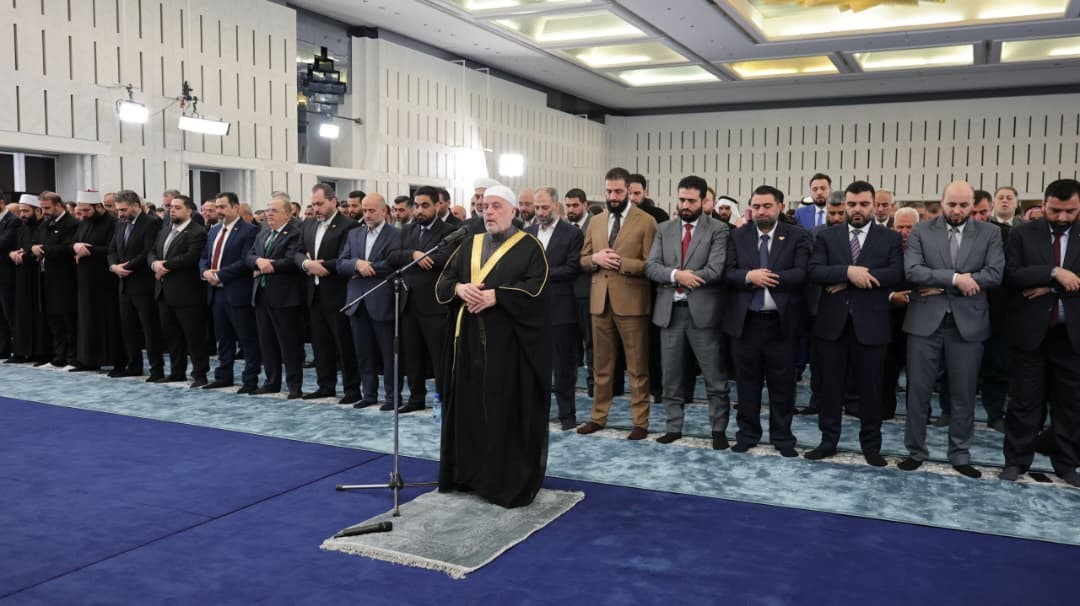 Suriye Devlet Başkanı Başkan eş-Şara, bayram namazını Halk Sarayı’nda kıldı
