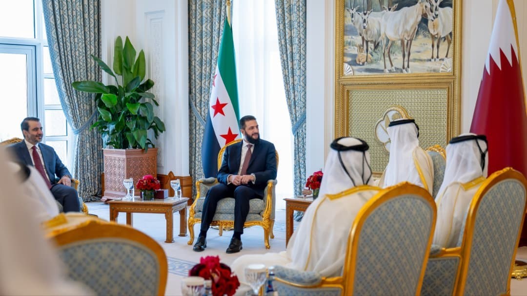 Suriye Devlet Başkanı eş-Şara, Katar Emiri al-Thani ile görüştü
