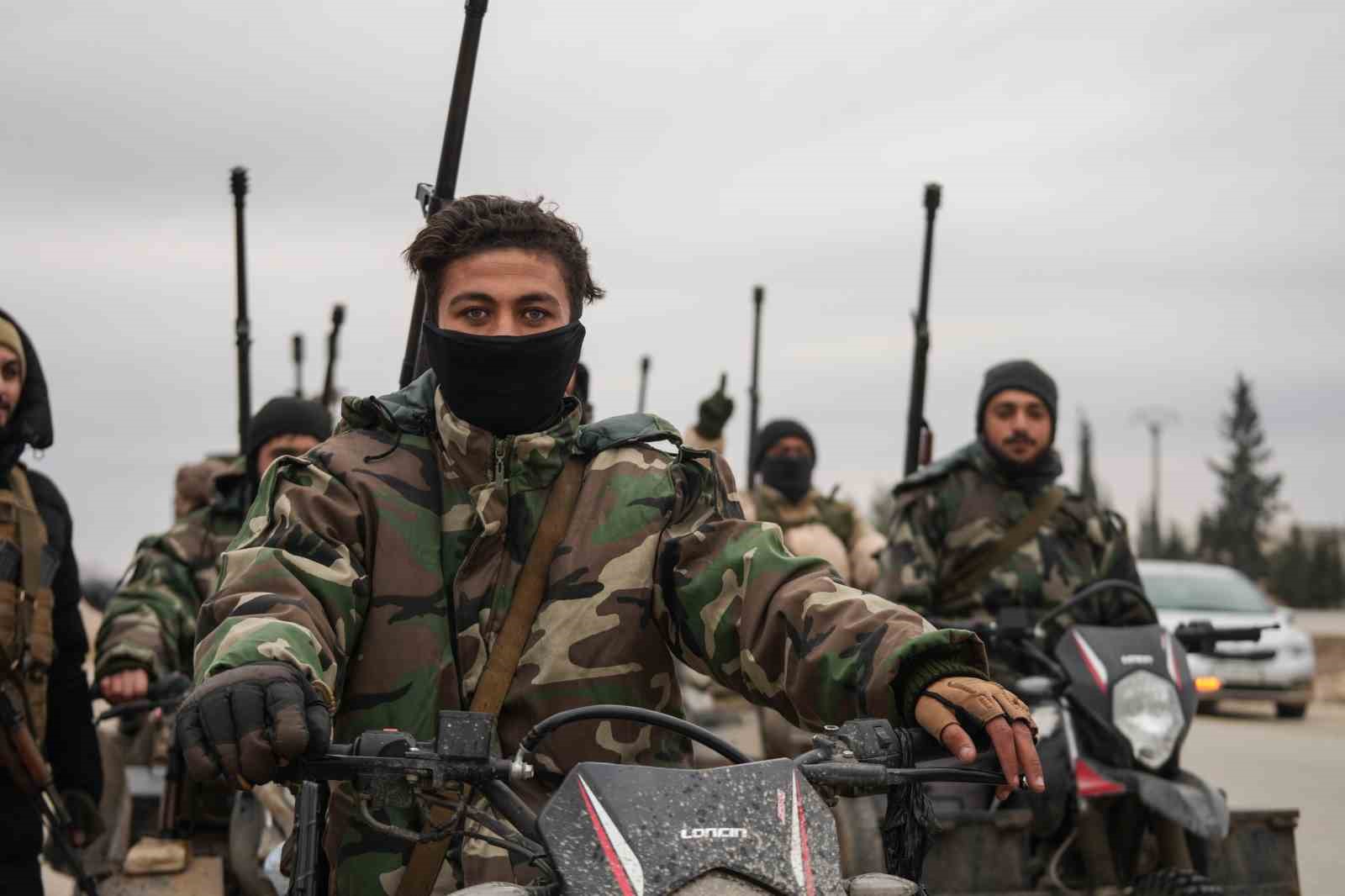 Suriye ordusu, terör örgütü SDG’nin çekildiği Deir Hafer’de kontrol sağladı
