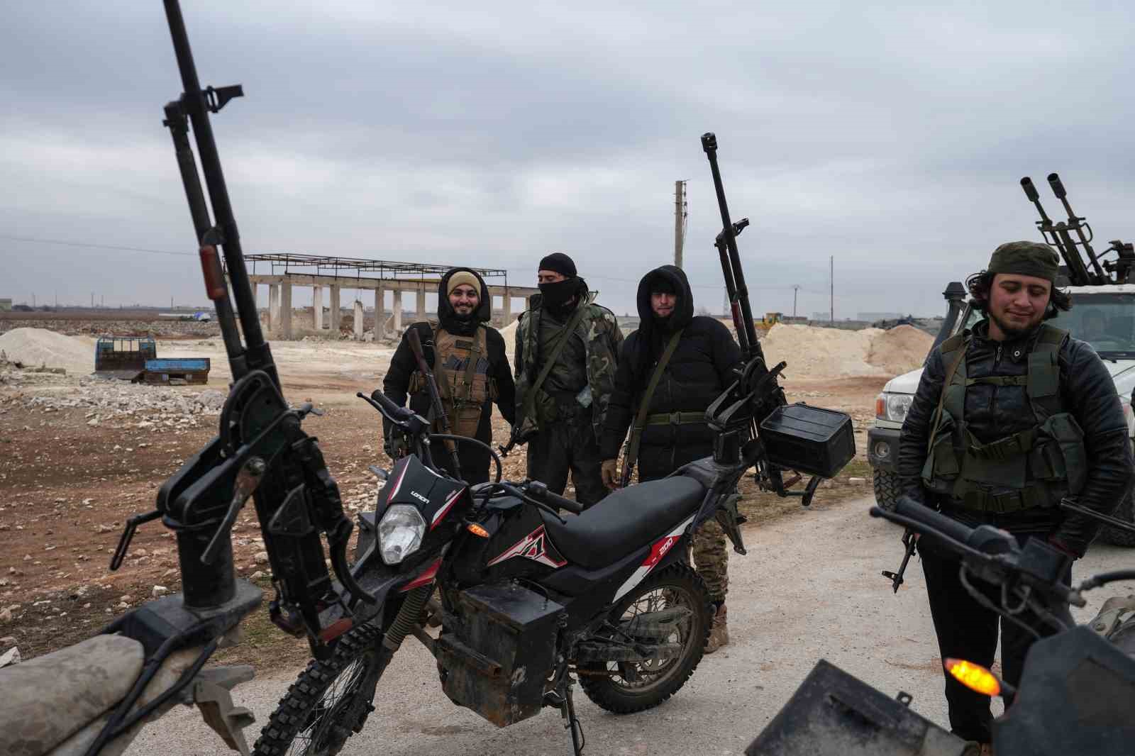 Suriye ordusu, terör örgütü SDG’nin çekildiği Deir Hafer’de kontrol sağladı
