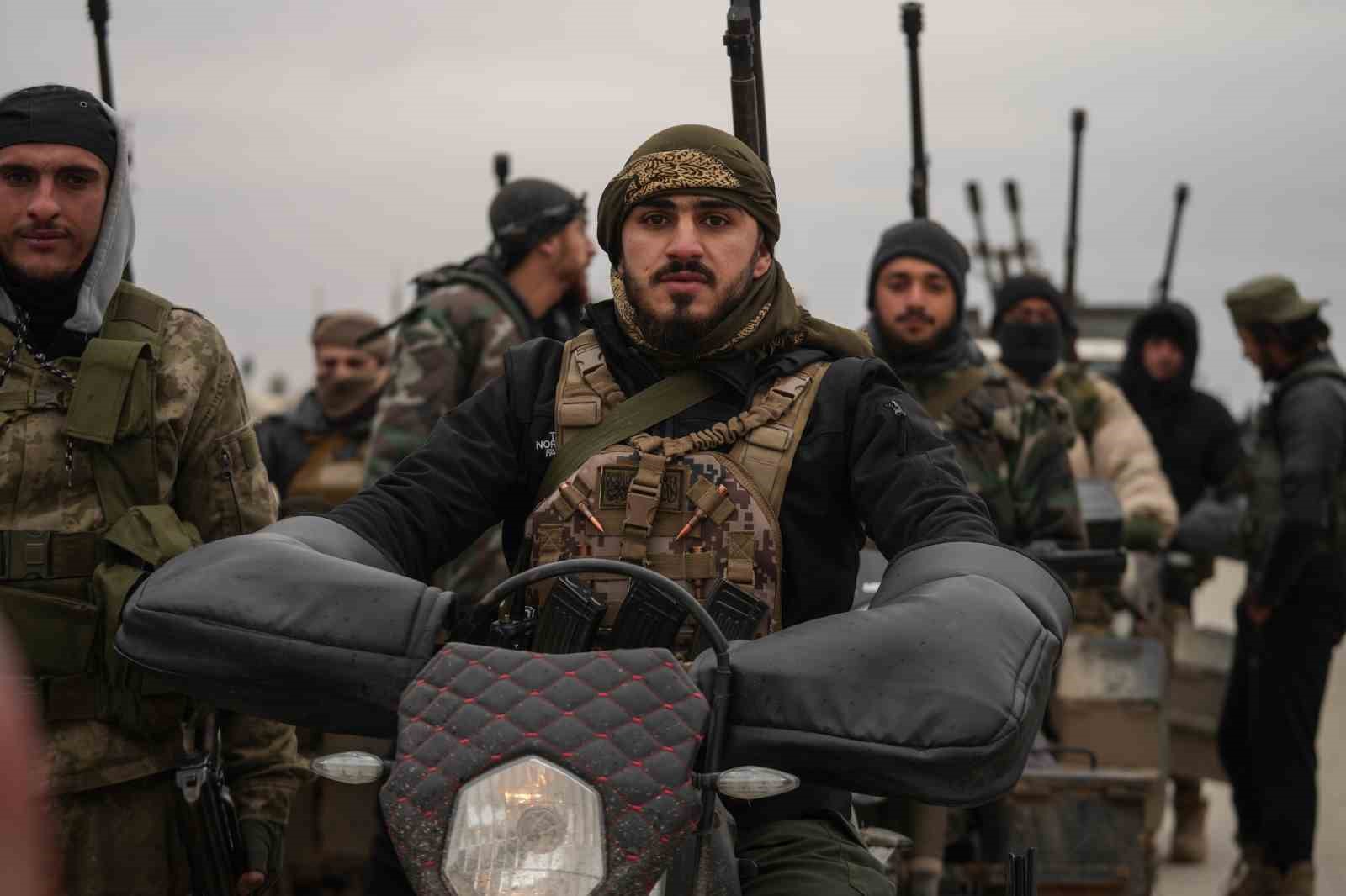 Suriye ordusu, terör örgütü SDG’nin çekildiği Deir Hafer’de kontrol sağladı
