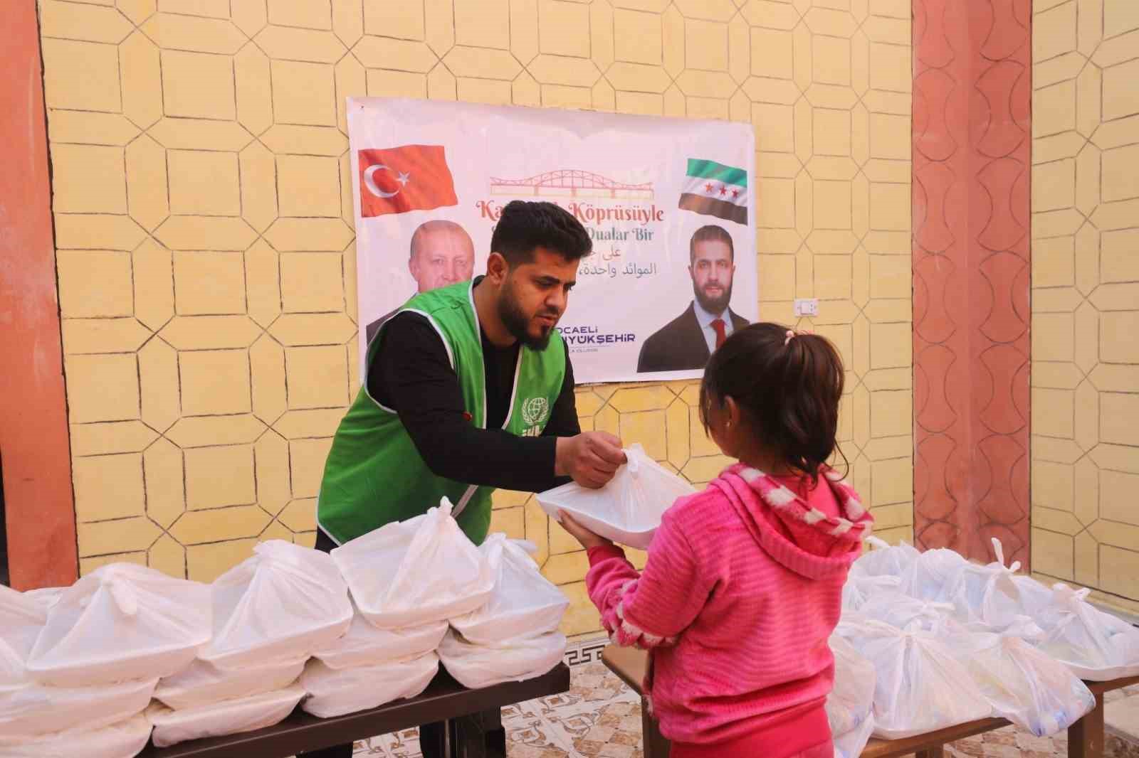 Suriye Rakka’da iftar bereketi
Suriye Rakka’da iftar bereketi